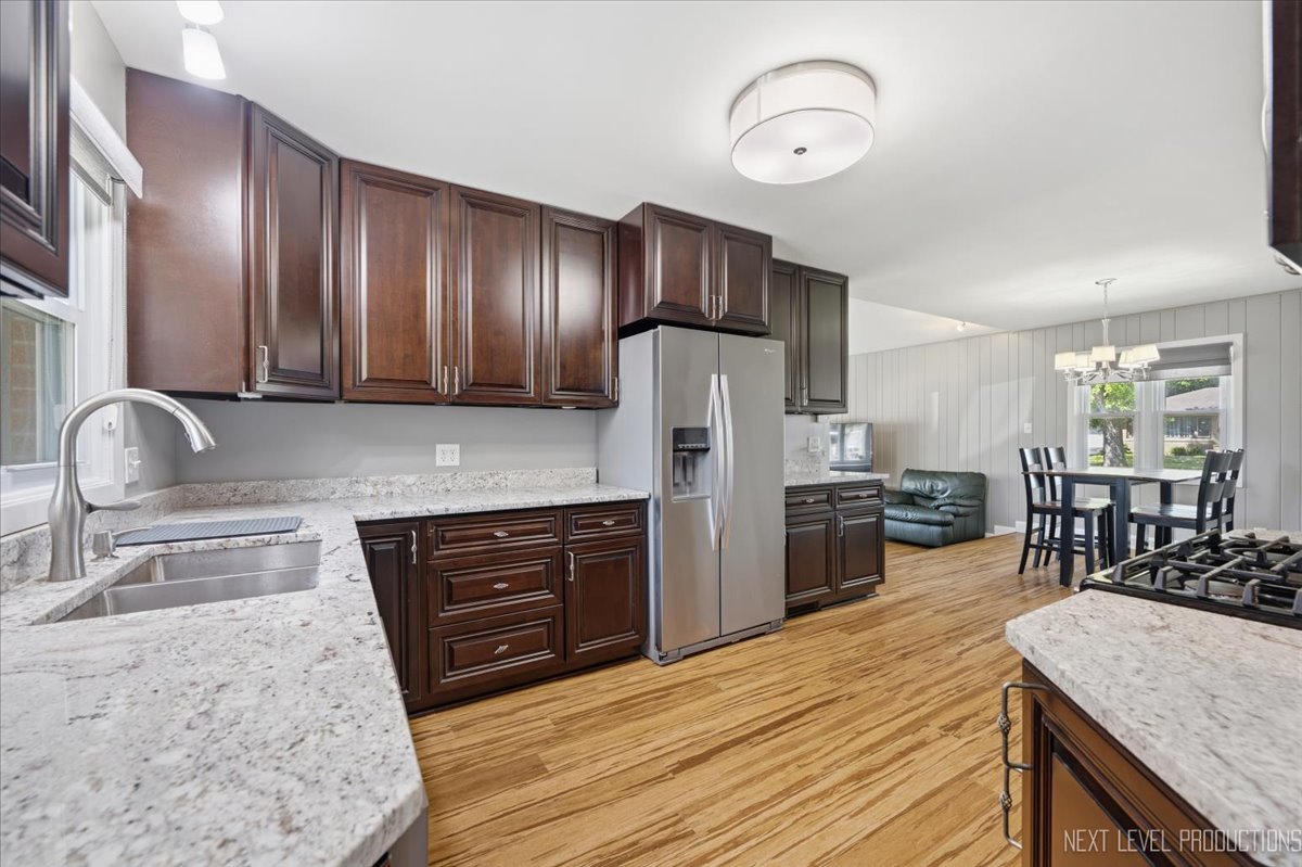 1002 Holly Court, Lockport, IL 60441