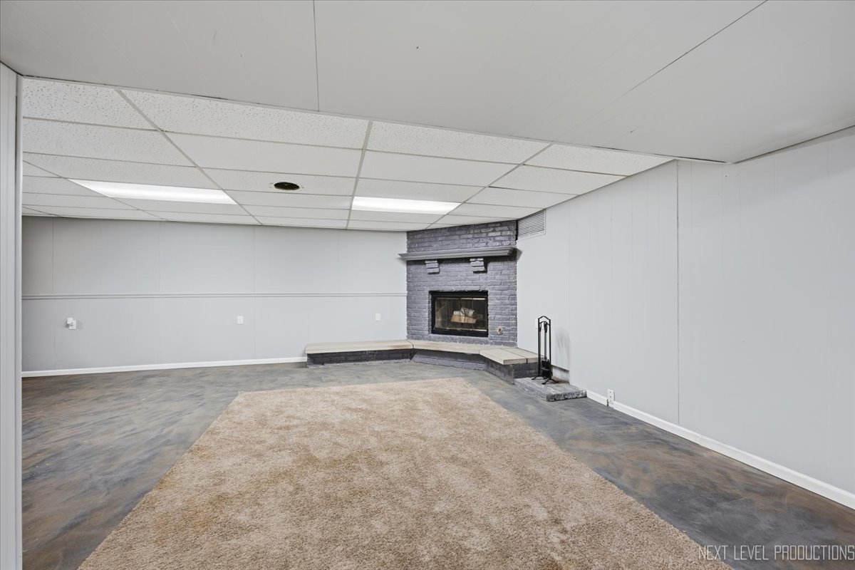 1002 Holly Court, Lockport, IL 60441