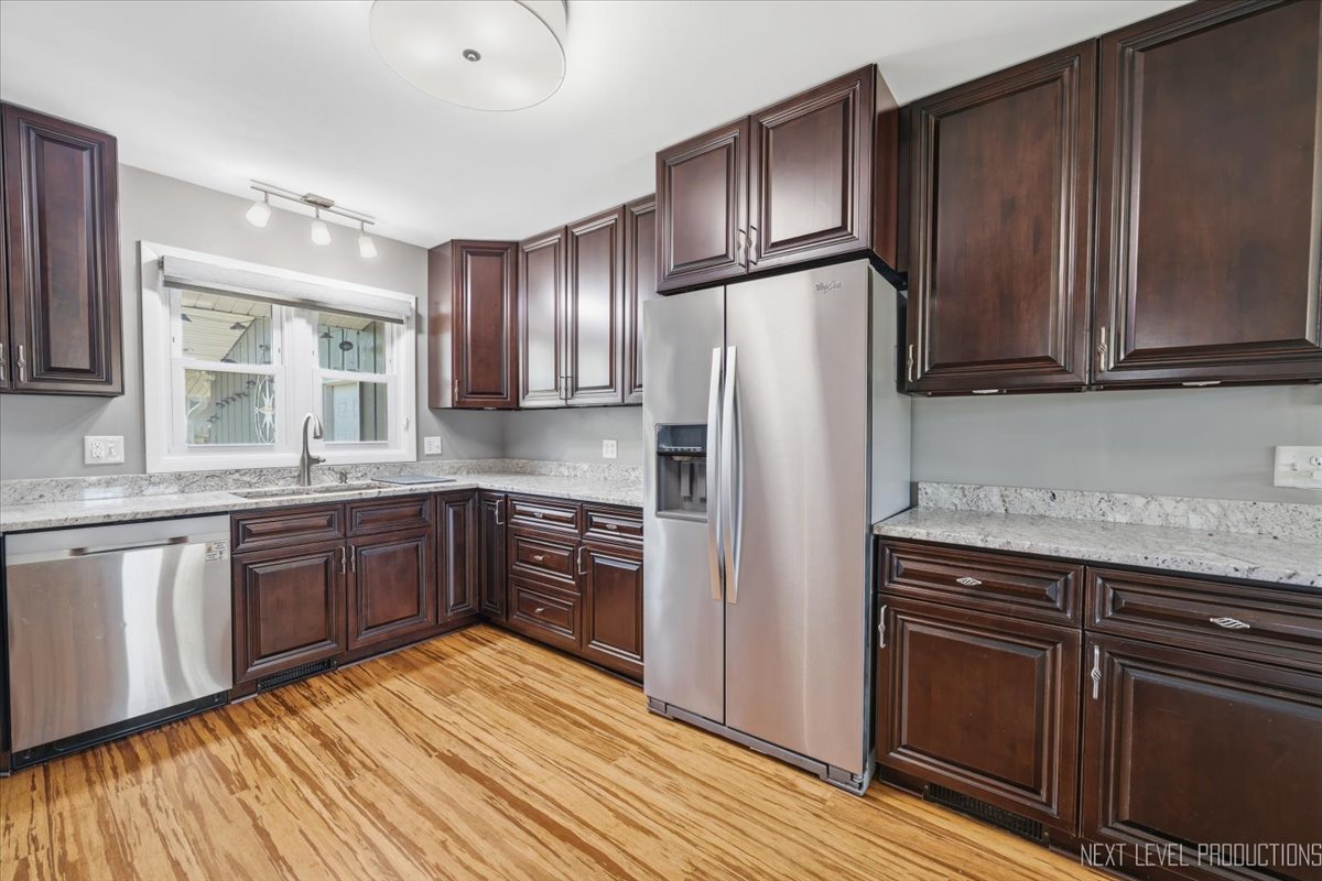 1002 Holly Court, Lockport, IL 60441