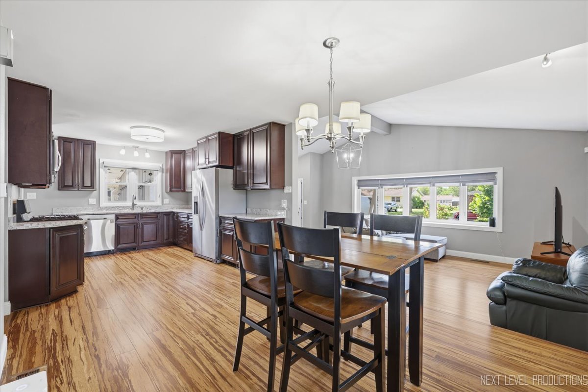 1002 Holly Court, Lockport, IL 60441