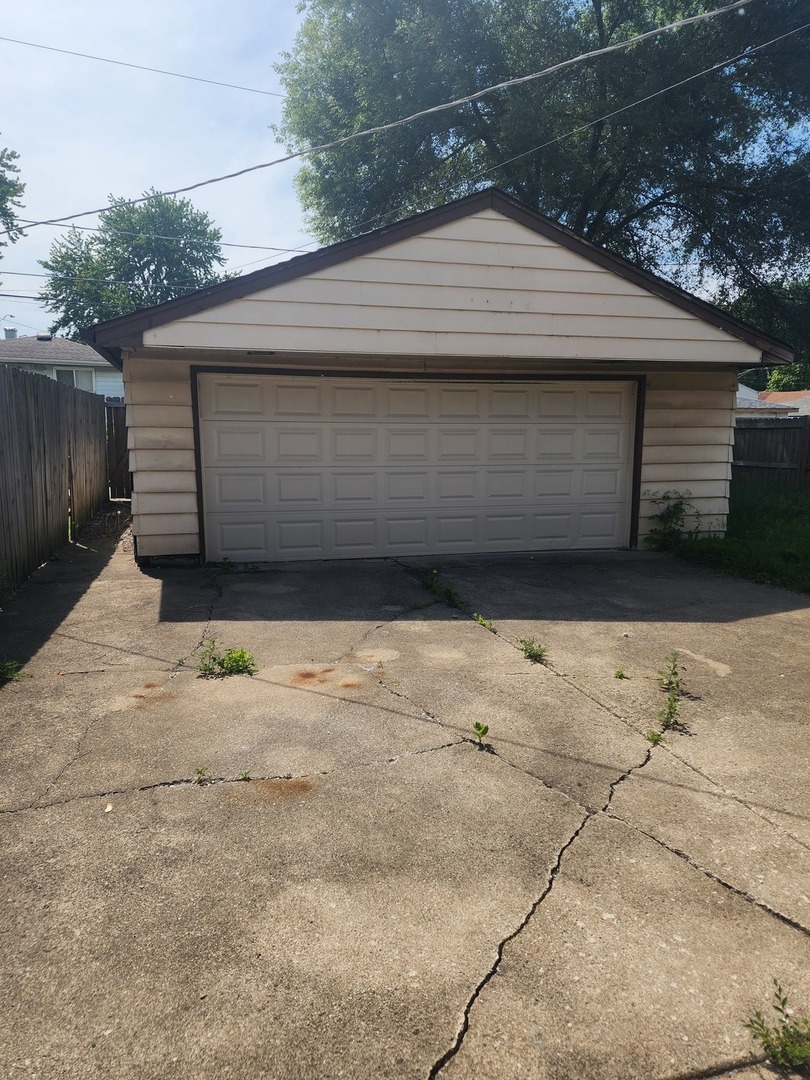 14116 S Hoxie Avenue, Burnham, IL 60633