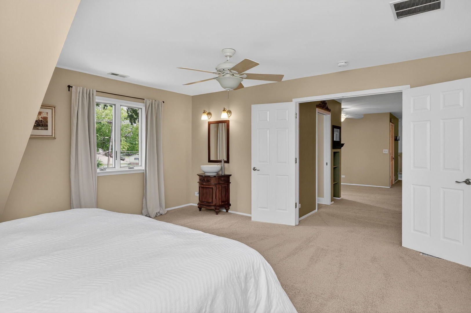 700 E Turner Avenue, Roselle, IL 60172