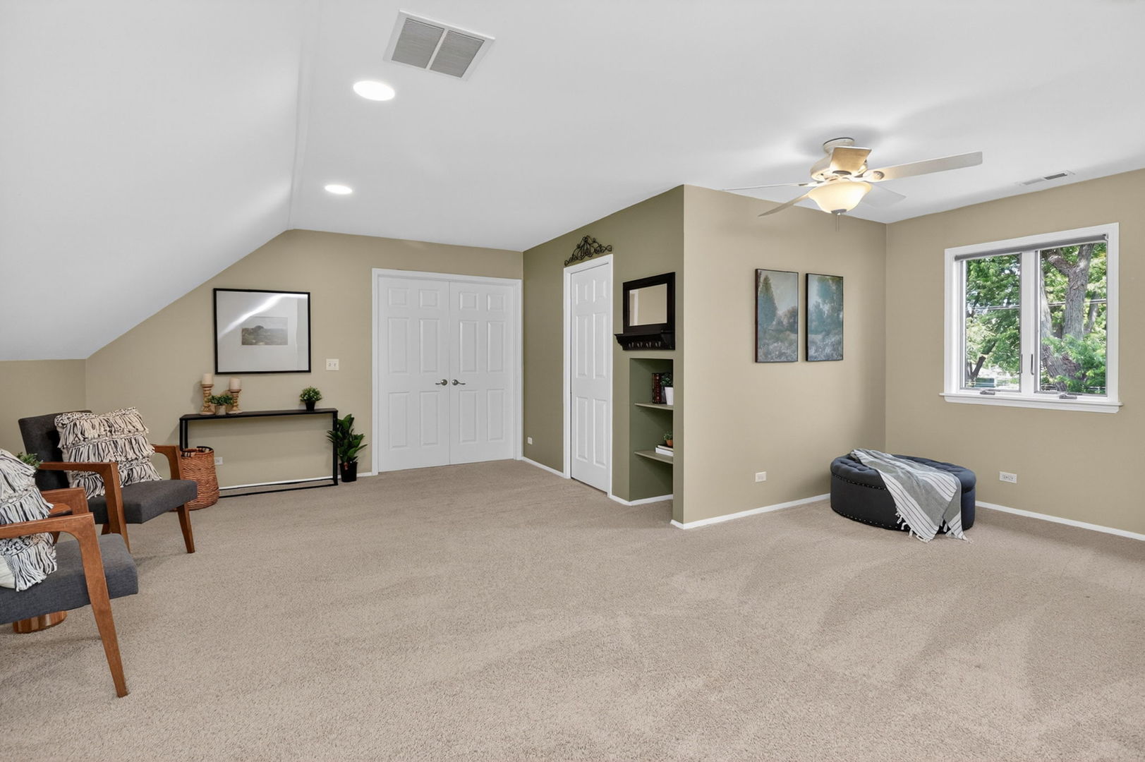 700 E Turner Avenue, Roselle, IL 60172