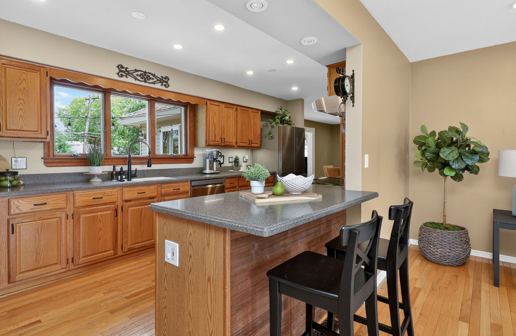 700 E Turner Avenue, Roselle, IL 60172