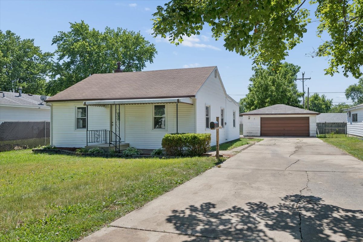 1805 Kelly Avenue, Crest Hill, IL 60403