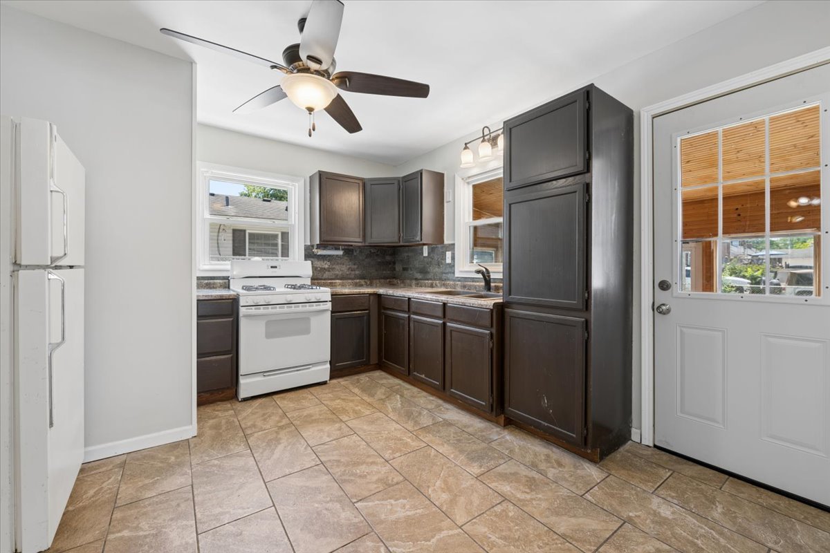 1805 Kelly Avenue, Crest Hill, IL 60403