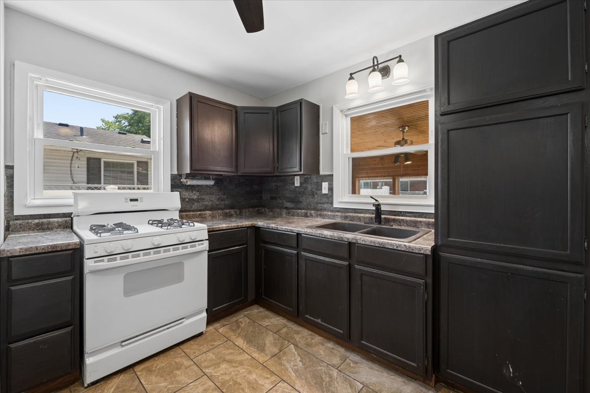 1805 Kelly Avenue, Crest Hill, IL 60403