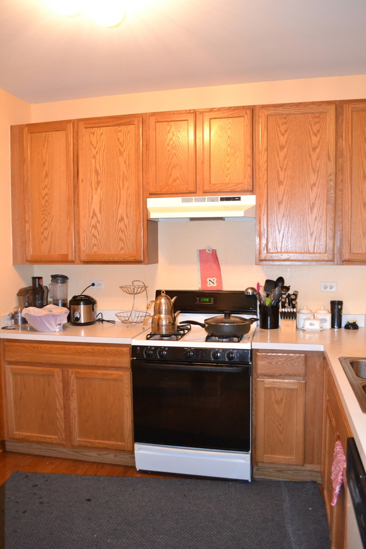 929 Genesee Drive #0, Naperville, IL 60563