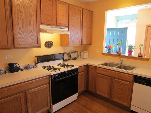 929 Genesee Drive #0, Naperville, IL 60563
