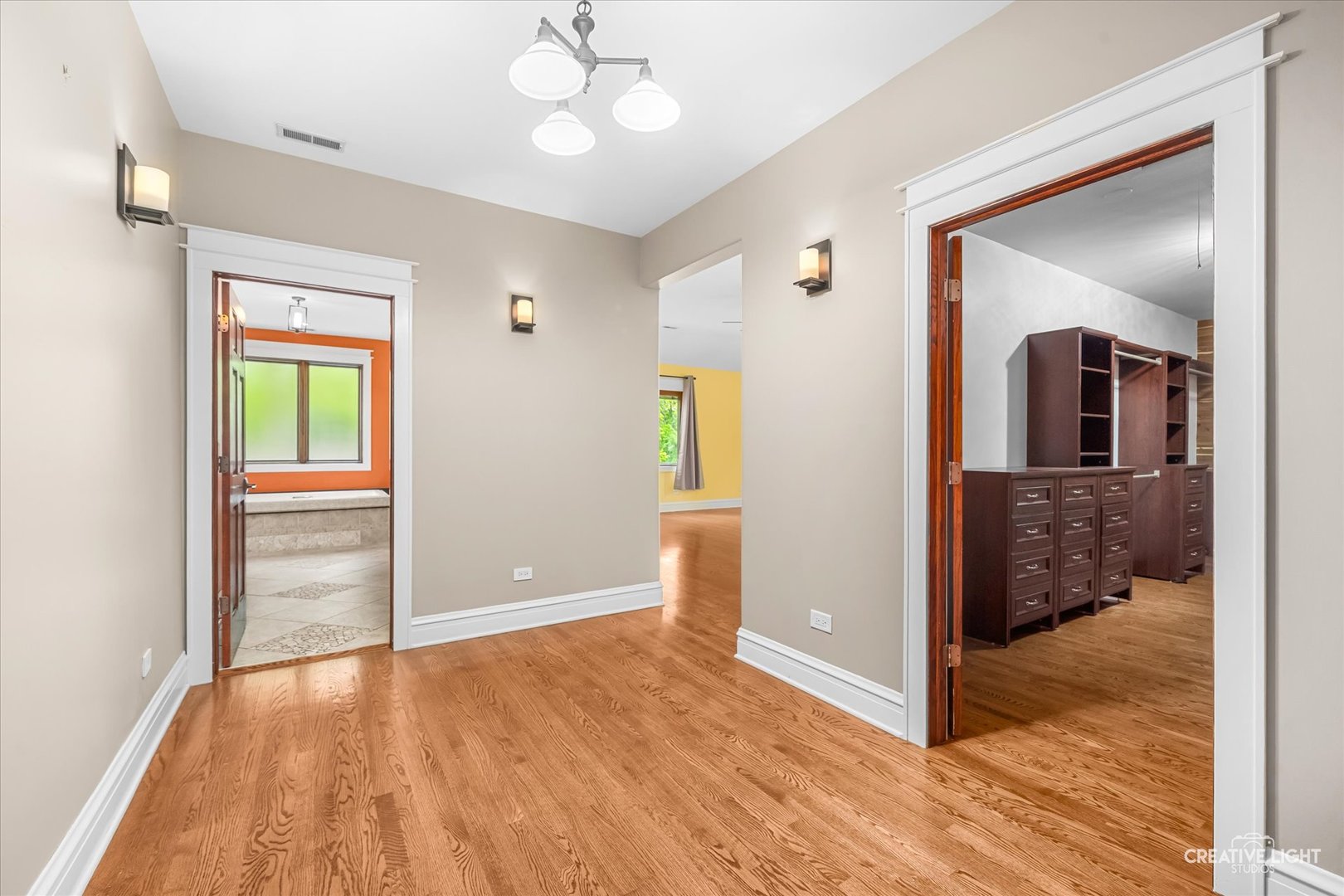 10S060 Clarendon Hills Road, Willowbrook, IL 60527