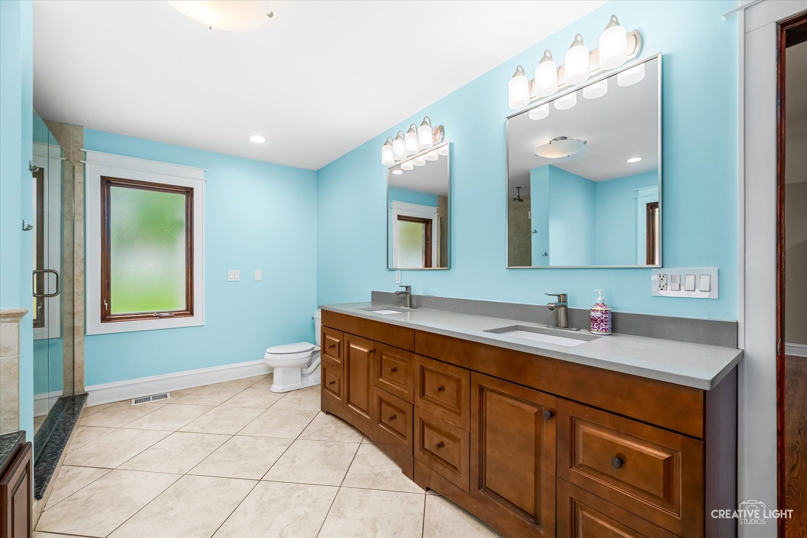 10S060 Clarendon Hills Road, Willowbrook, IL 60527