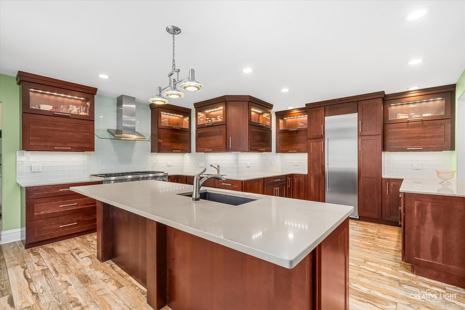 10S060 Clarendon Hills Road, Willowbrook, IL 60527