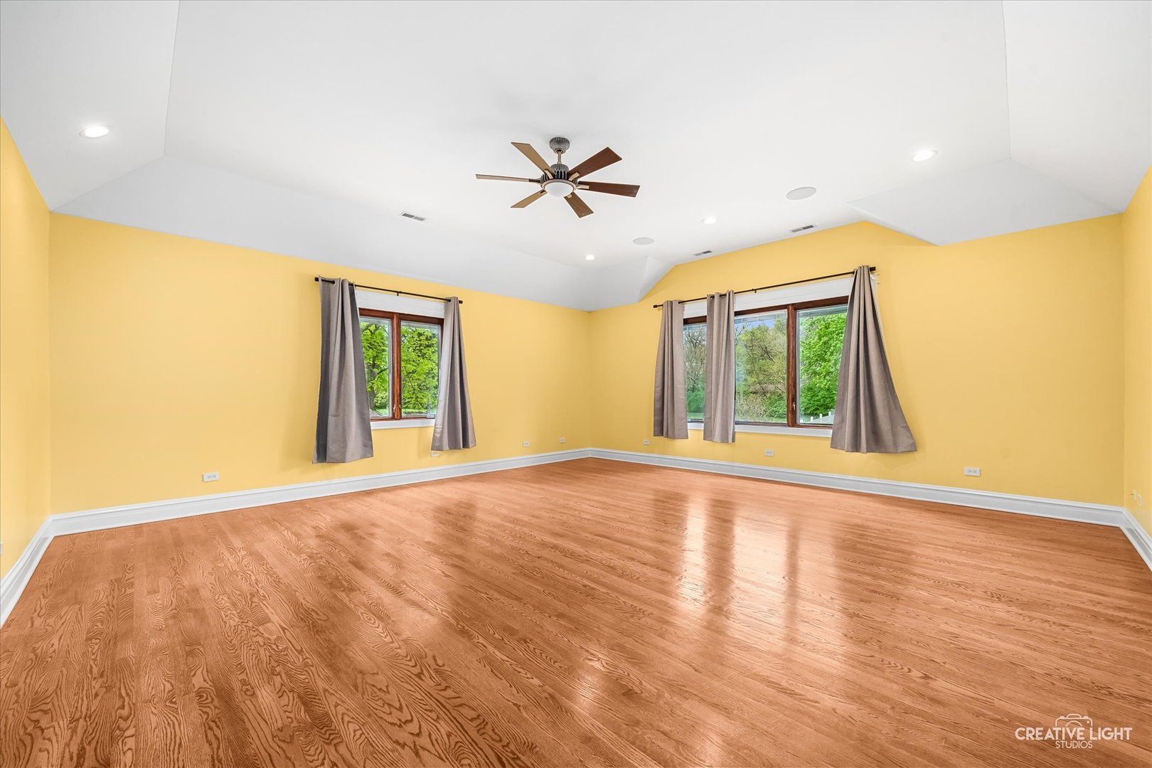 10S060 Clarendon Hills Road, Willowbrook, IL 60527