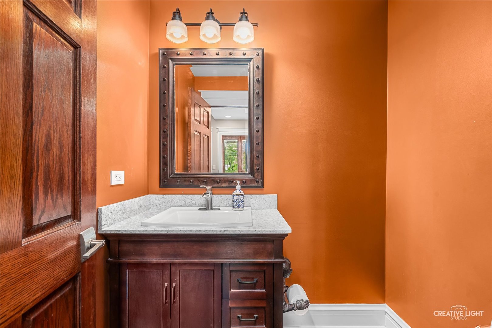 10S060 Clarendon Hills Road, Willowbrook, IL 60527