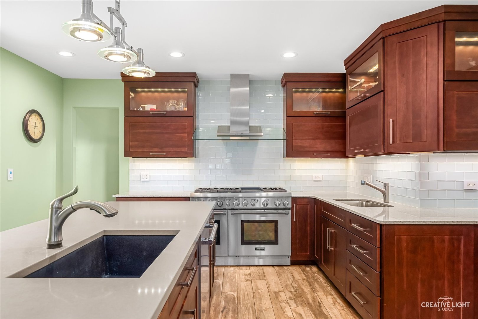 10S060 Clarendon Hills Road, Willowbrook, IL 60527