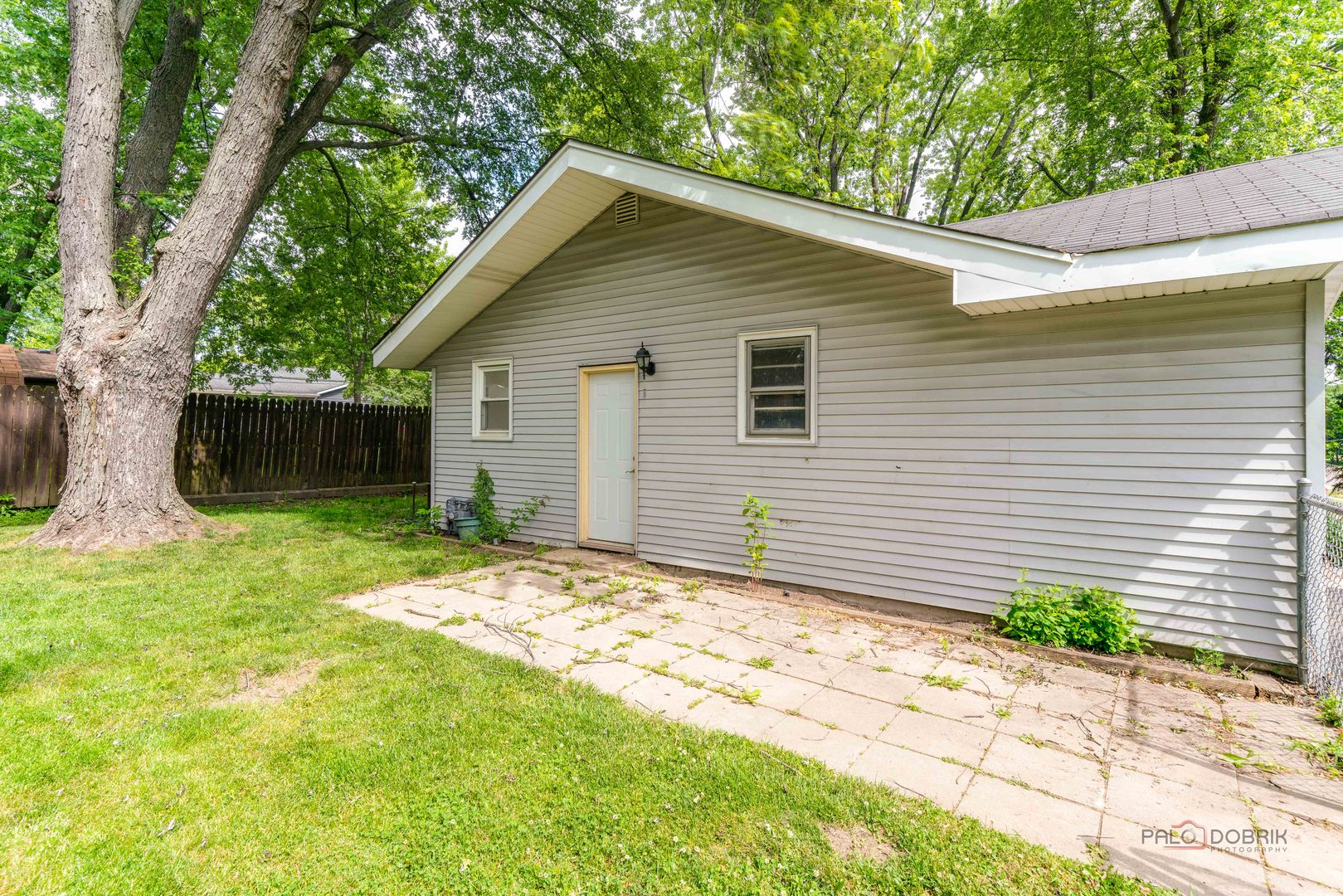 200 S Beck Road, Lindenhurst, IL 60046