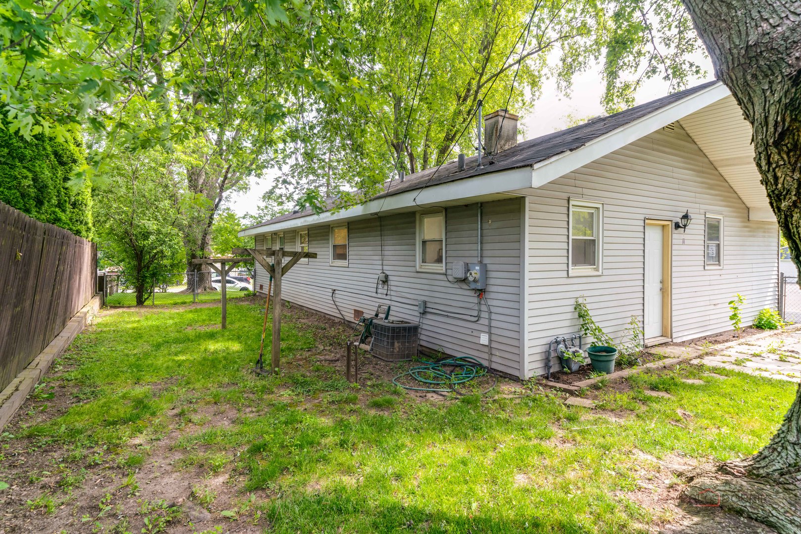 200 S Beck Road, Lindenhurst, IL 60046