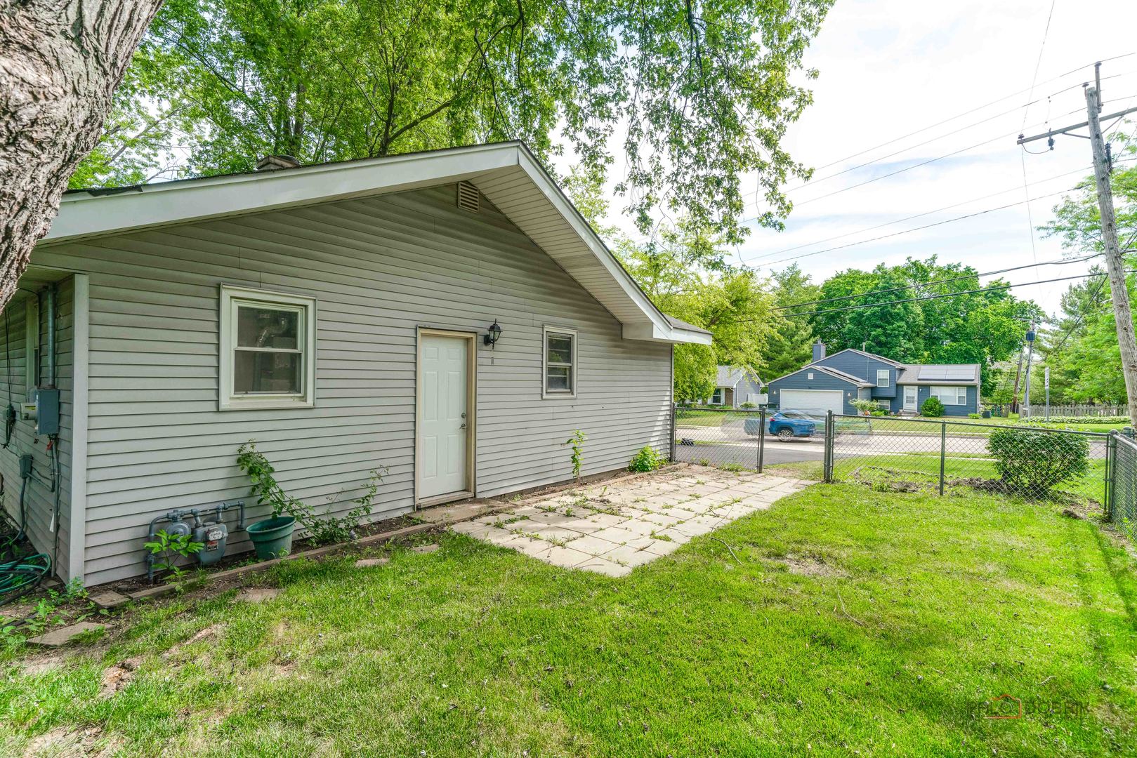 200 S Beck Road, Lindenhurst, IL 60046