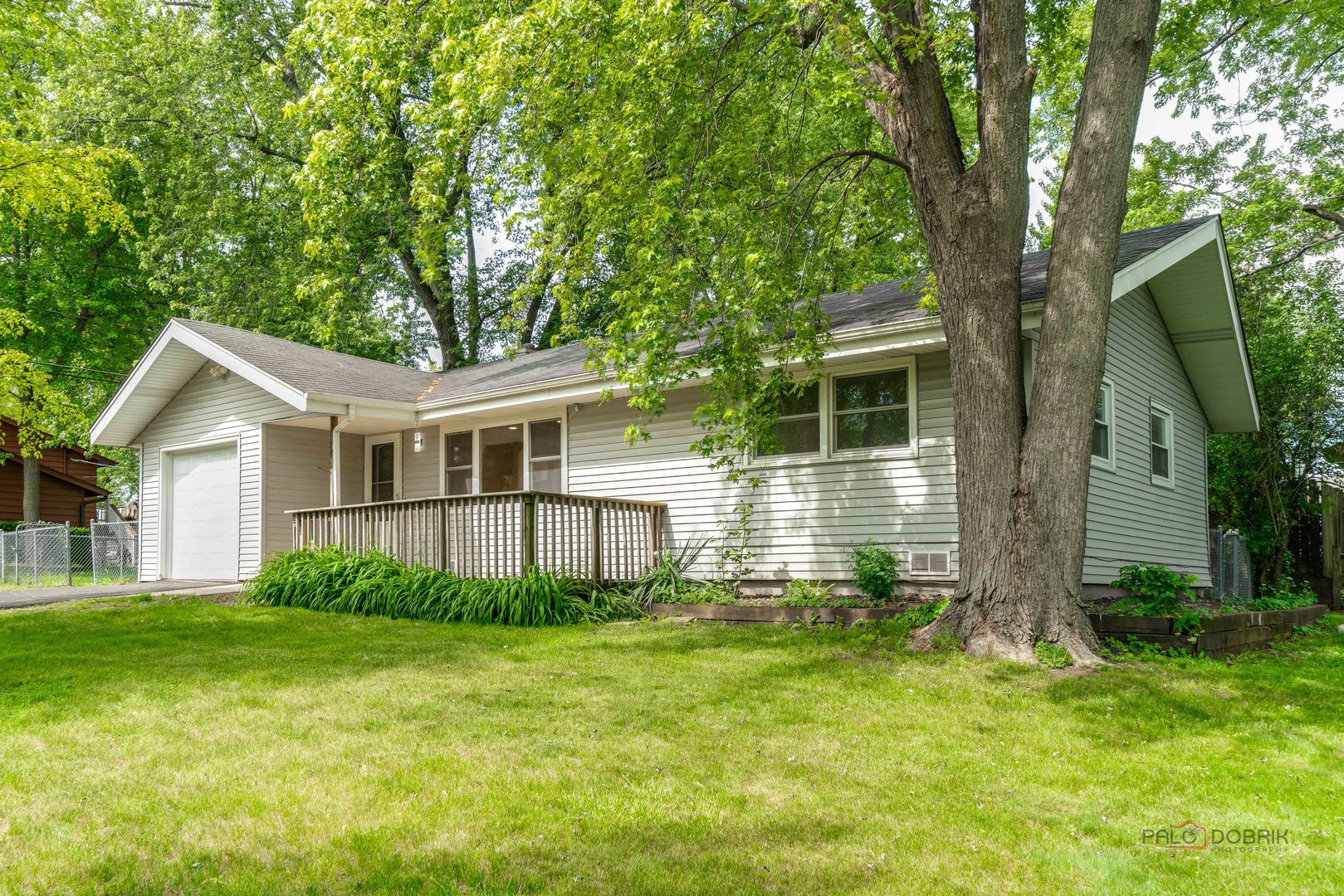 200 S Beck Road, Lindenhurst, IL 60046