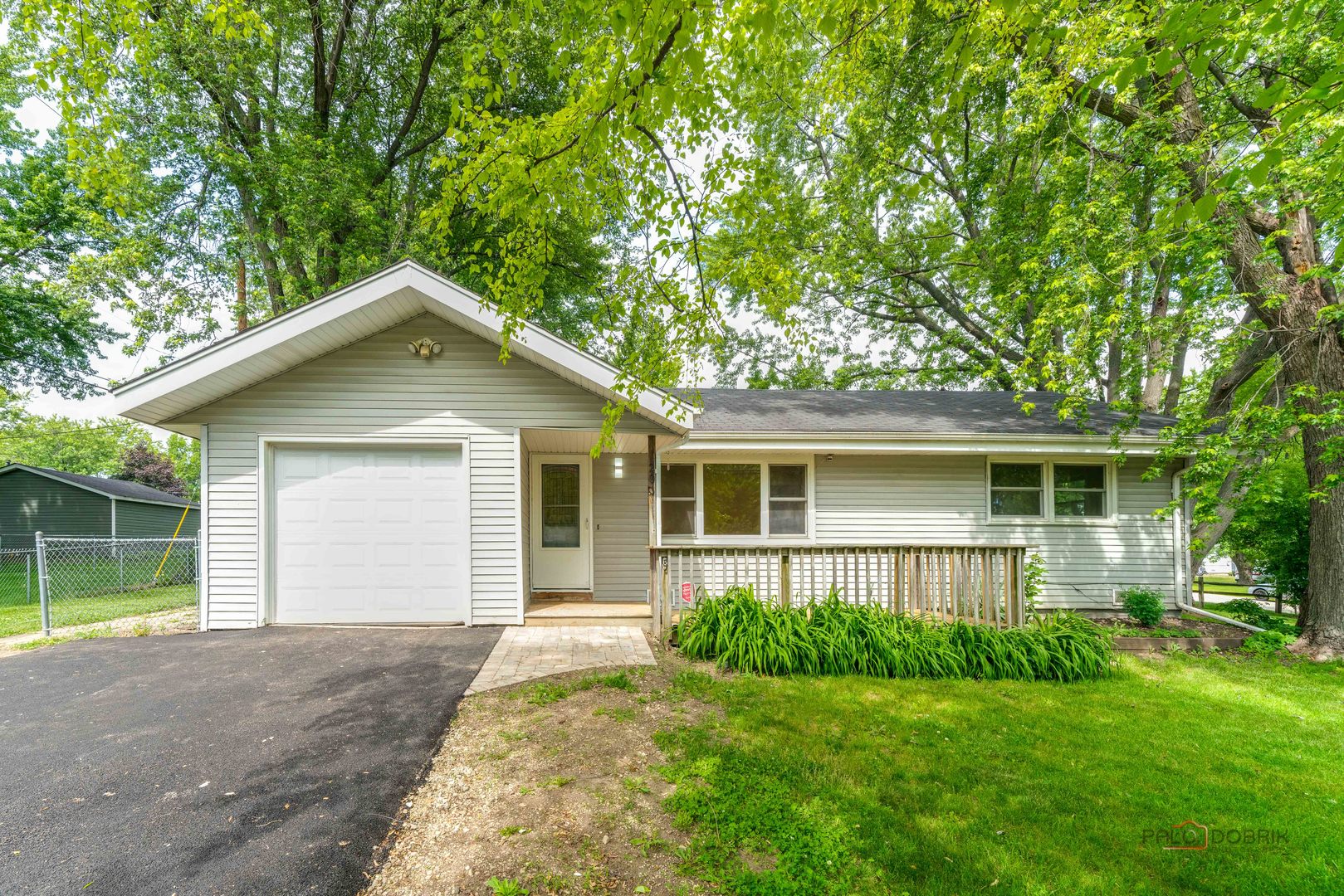200 S Beck Road, Lindenhurst, IL 60046