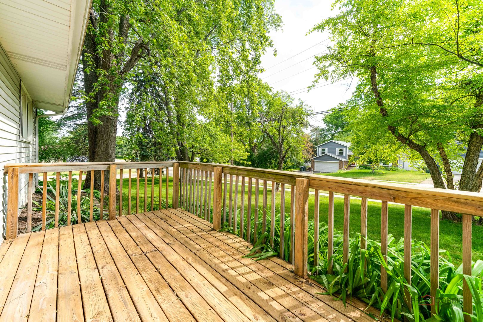 200 S Beck Road, Lindenhurst, IL 60046