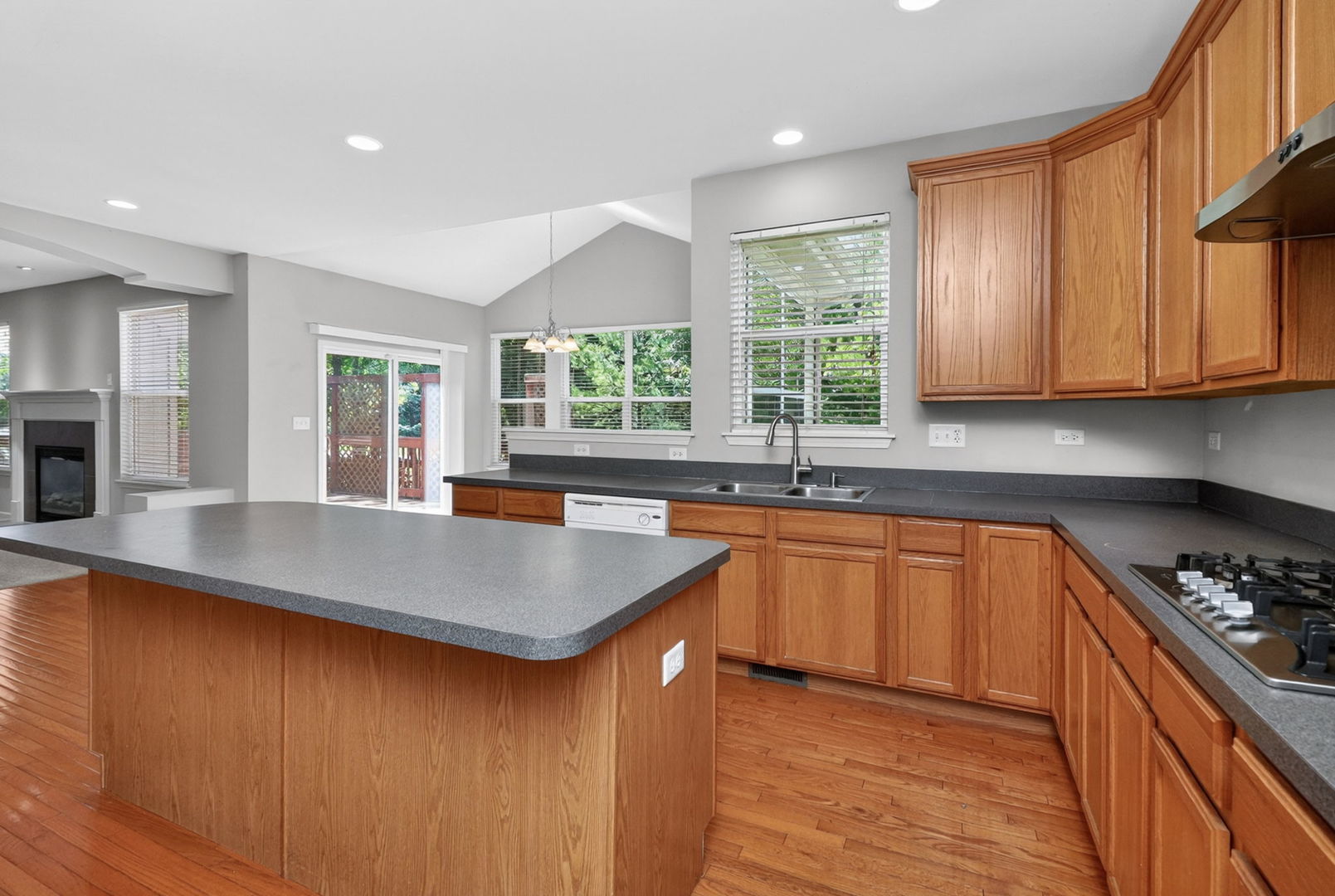 607 Mansfield Way, Oswego, IL 60543