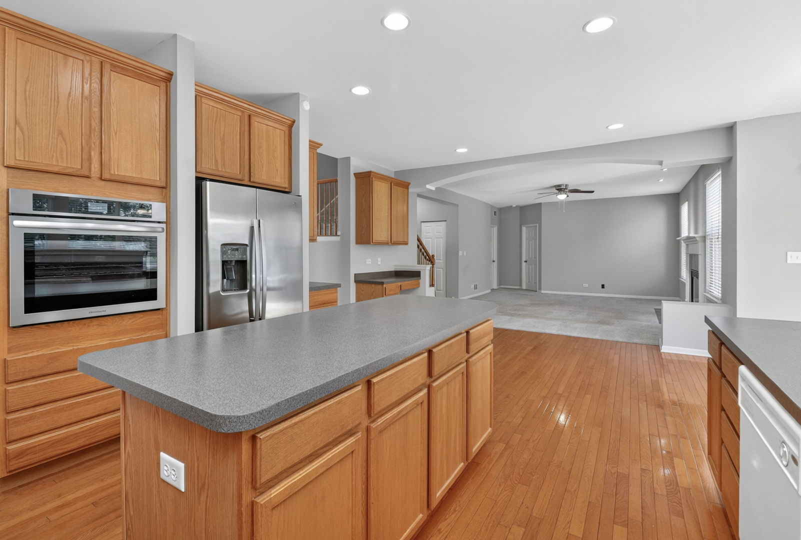 607 Mansfield Way, Oswego, IL 60543