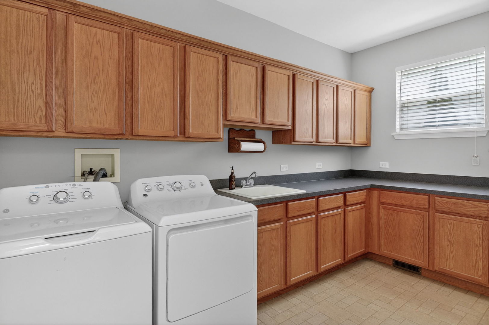 607 Mansfield Way, Oswego, IL 60543