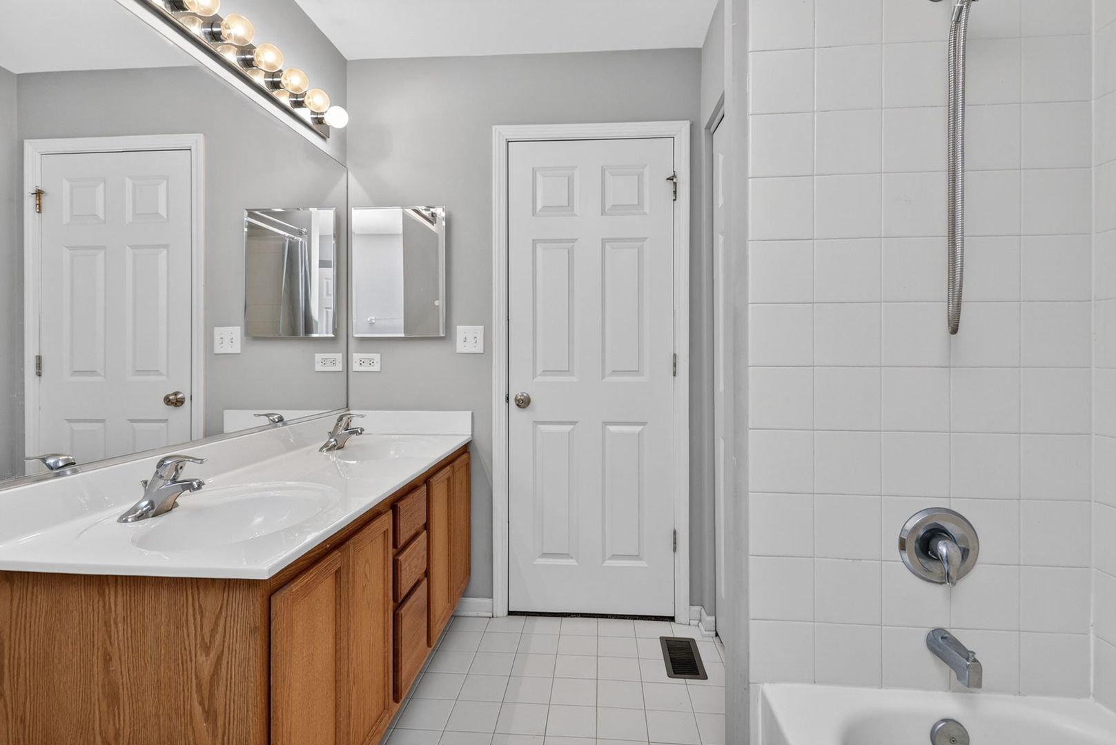 607 Mansfield Way, Oswego, IL 60543