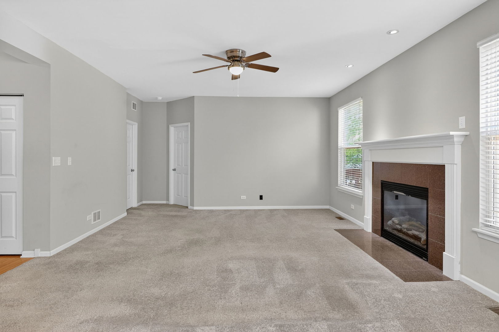 607 Mansfield Way, Oswego, IL 60543