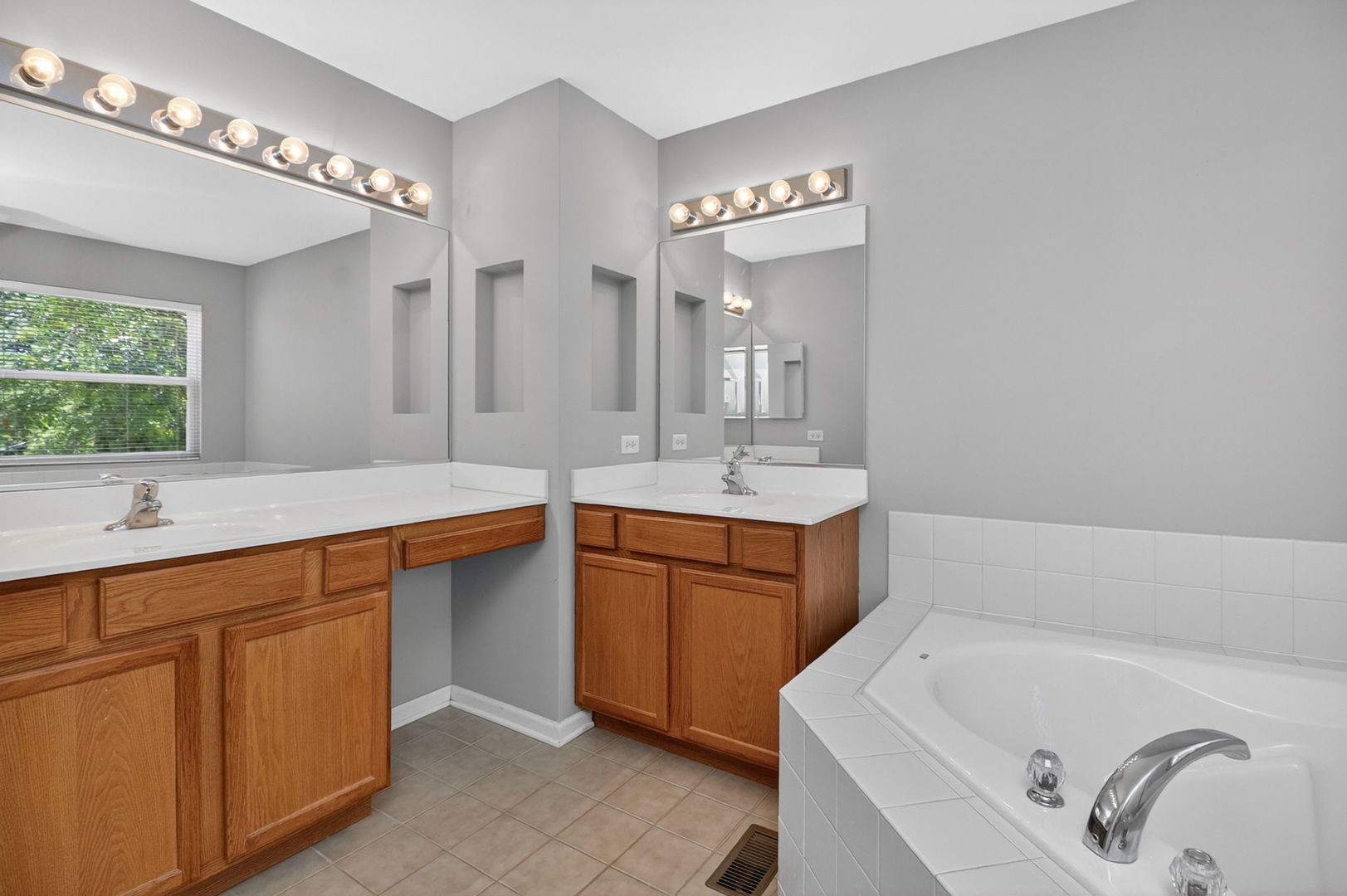 607 Mansfield Way, Oswego, IL 60543