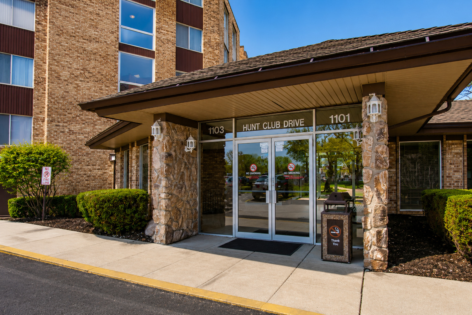 1101 S Hunt Club Drive #403, Mount Prospect, IL 60056