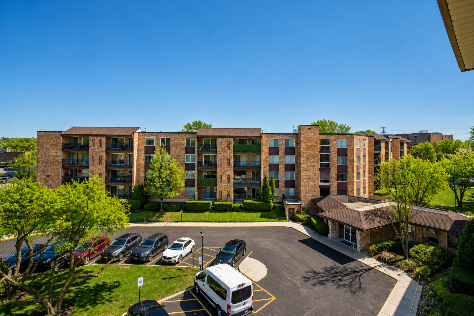 1101 S Hunt Club Drive #403, Mount Prospect, IL 60056
