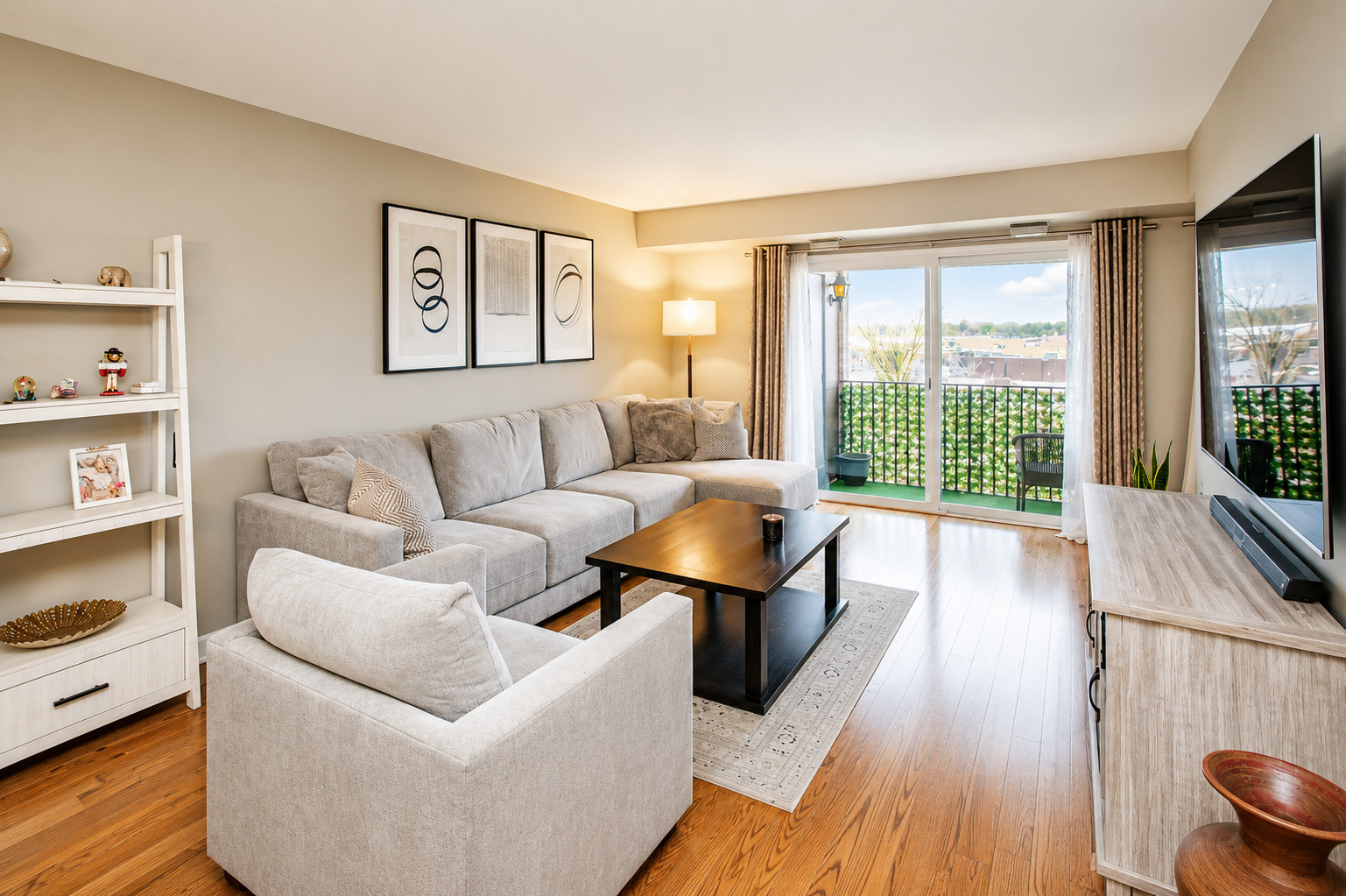 1101 S Hunt Club Drive #403, Mount Prospect, IL 60056
