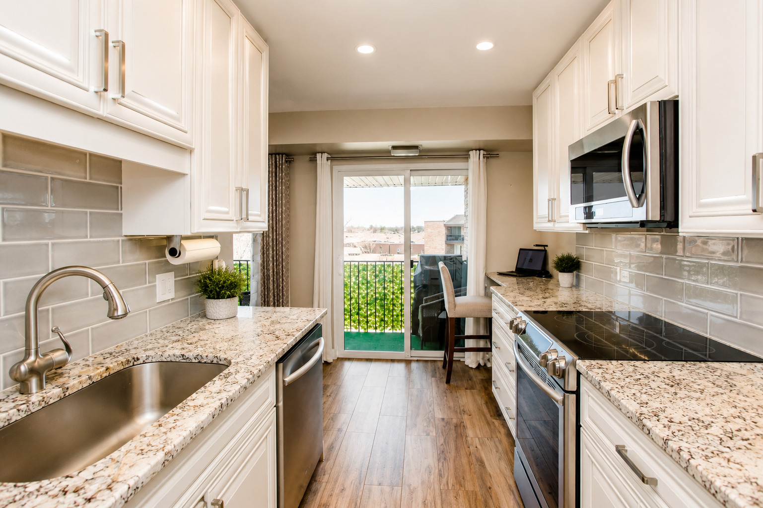 1101 S Hunt Club Drive #403, Mount Prospect, IL 60056