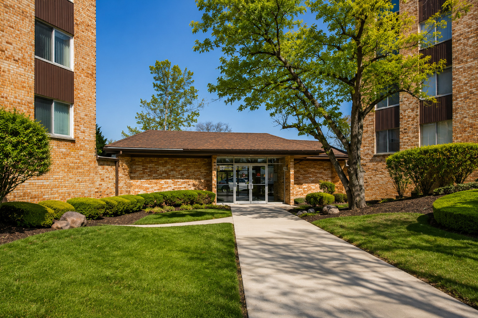 1101 S Hunt Club Drive #403, Mount Prospect, IL 60056