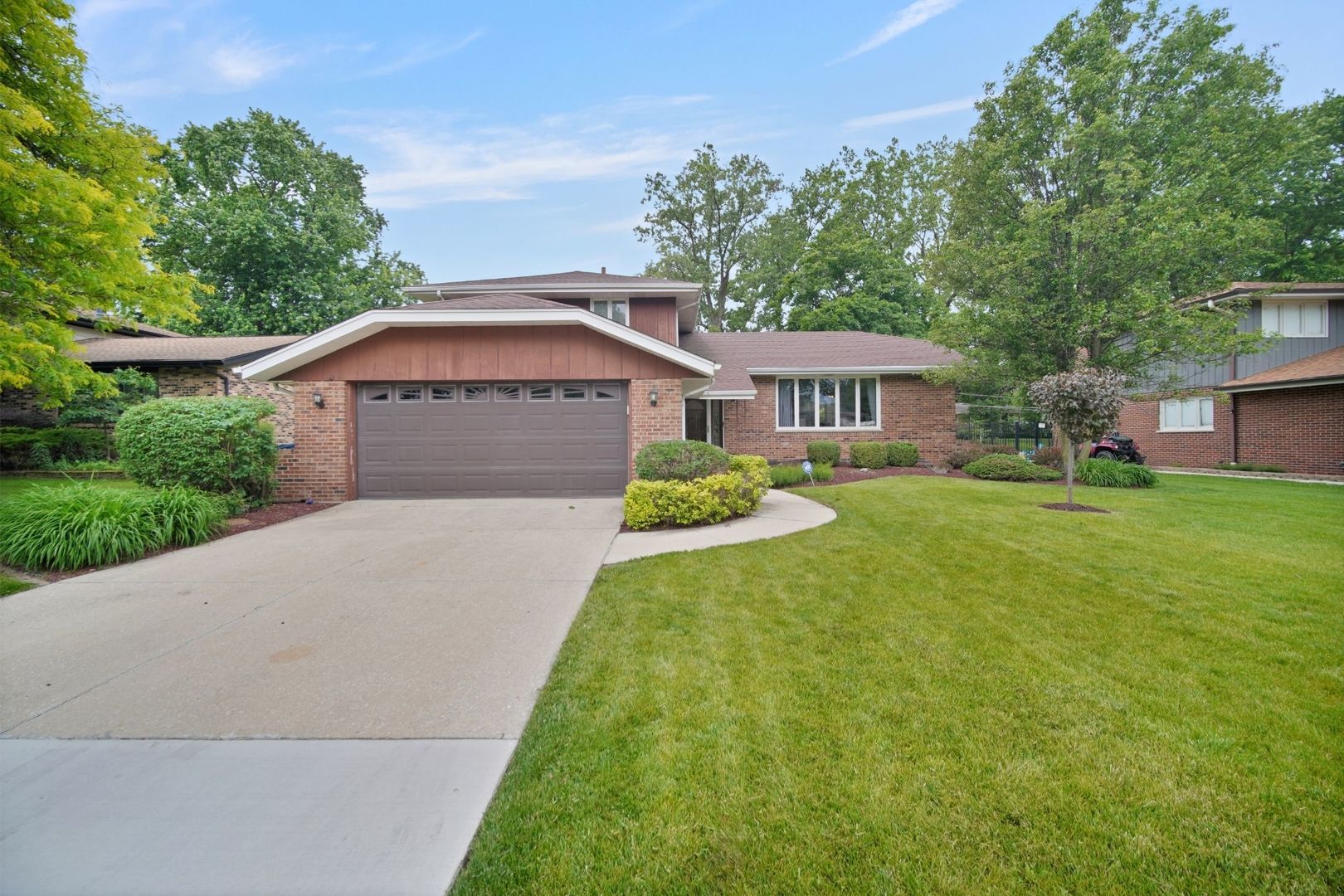 13060 S Cypress Lane, Palos Heights, IL 60463