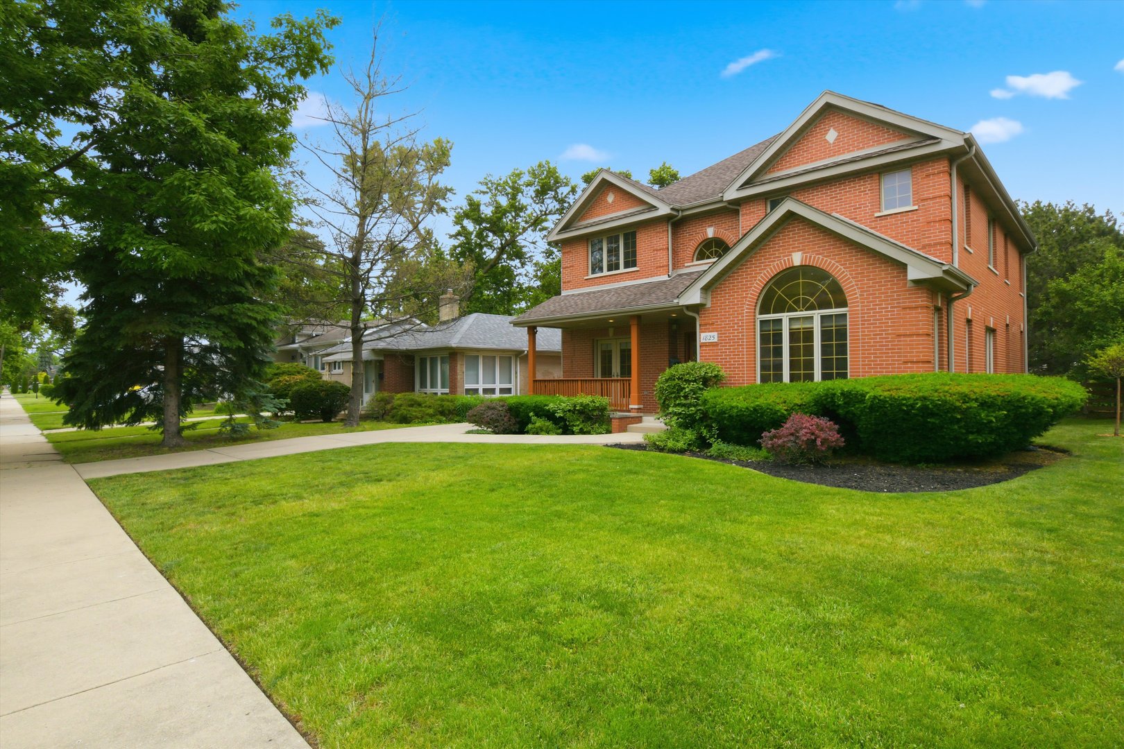 1825 S Fairview Avenue, Park Ridge, IL 60068