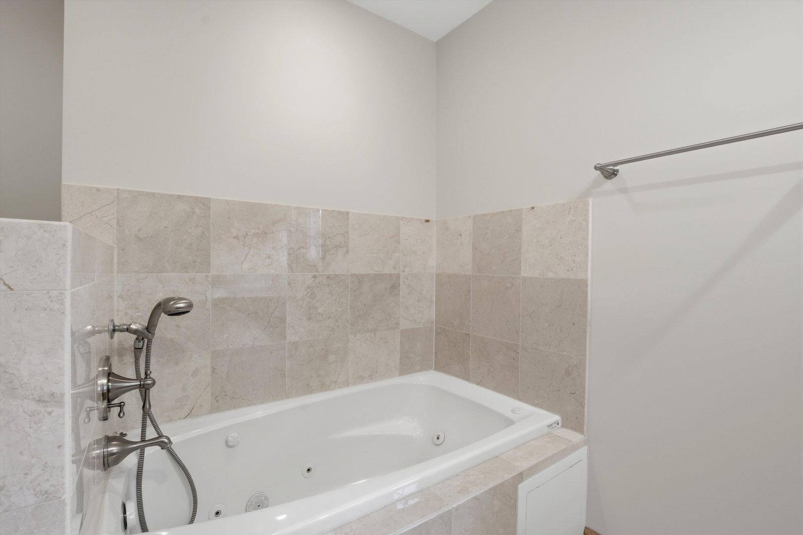 1825 S Fairview Avenue, Park Ridge, IL 60068