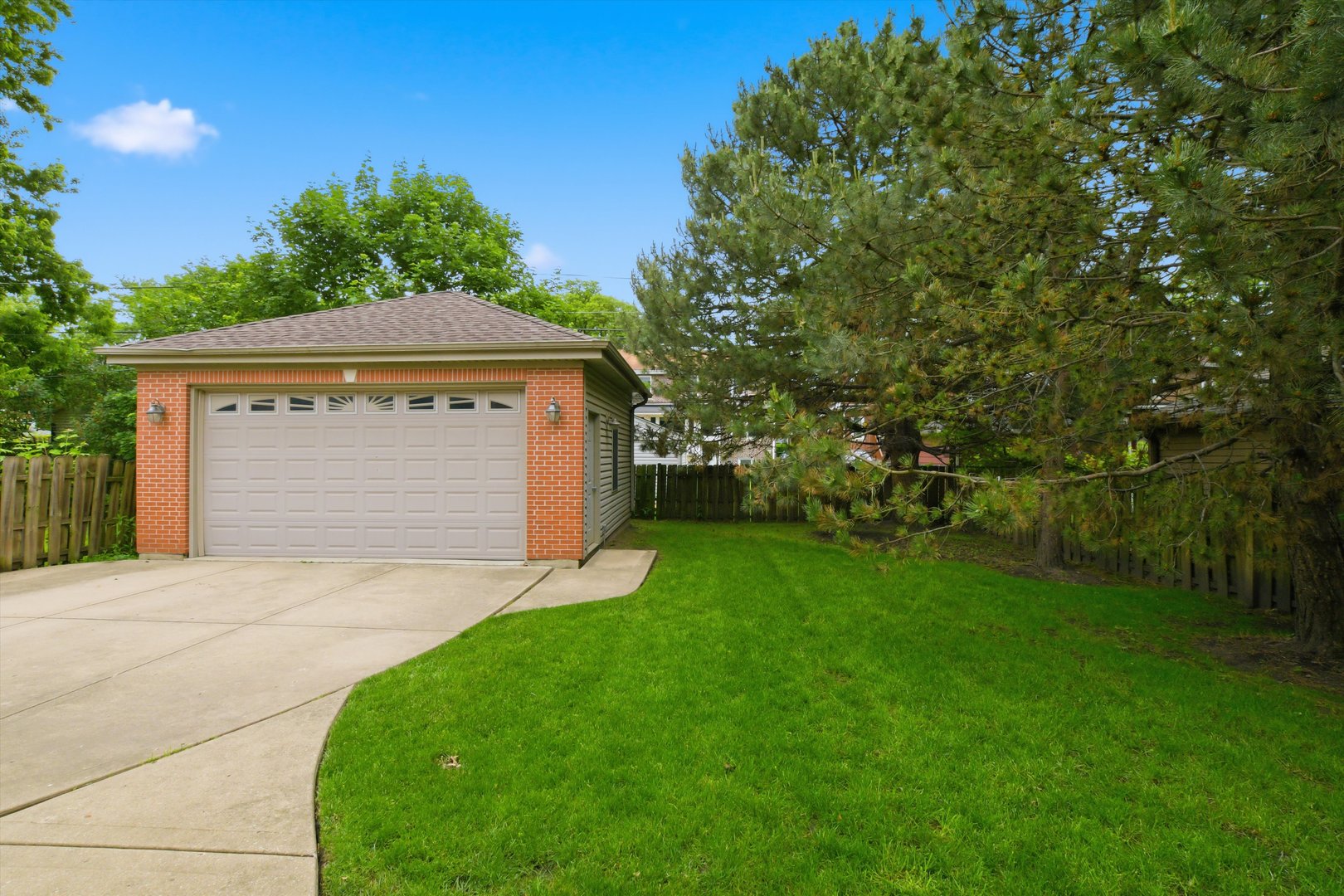 1825 S Fairview Avenue, Park Ridge, IL 60068