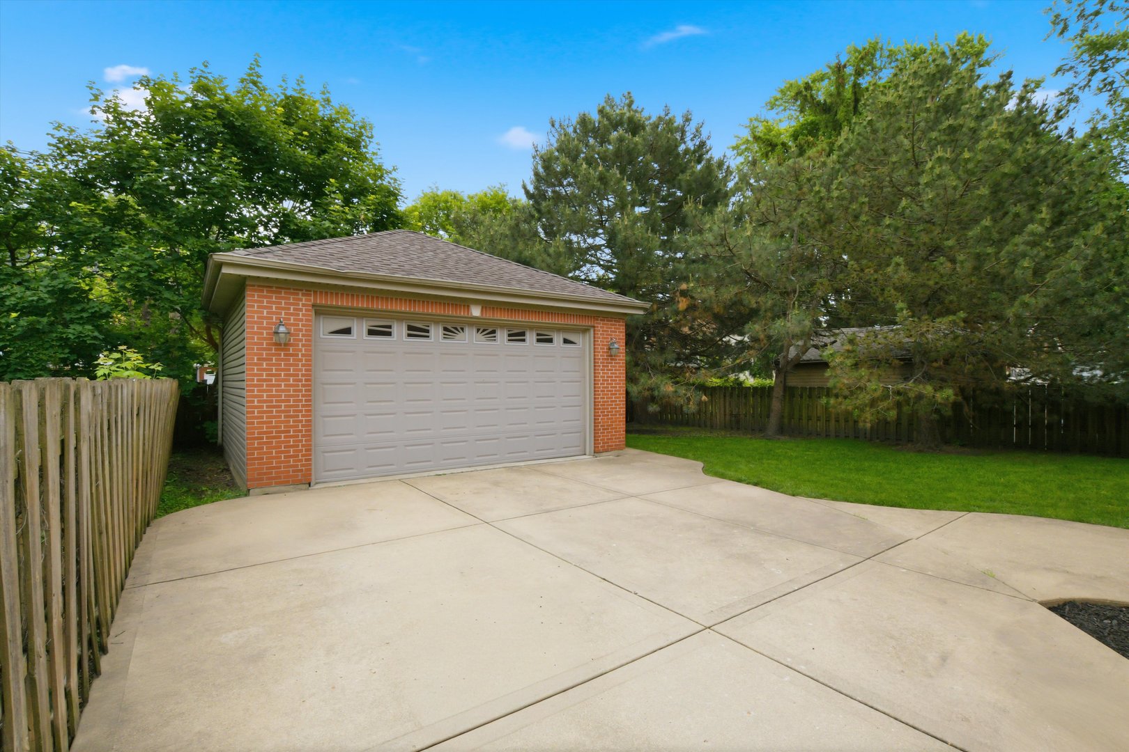 1825 S Fairview Avenue, Park Ridge, IL 60068