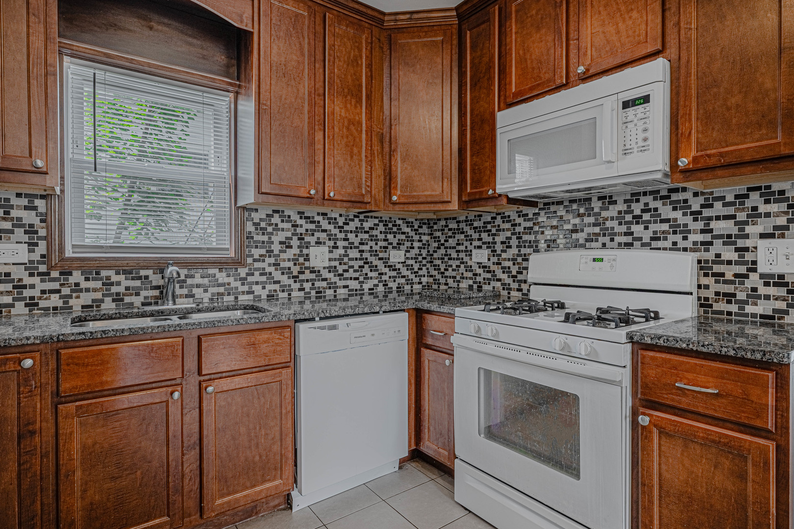 2913 Gabriel Avenue, Zion, IL 60099