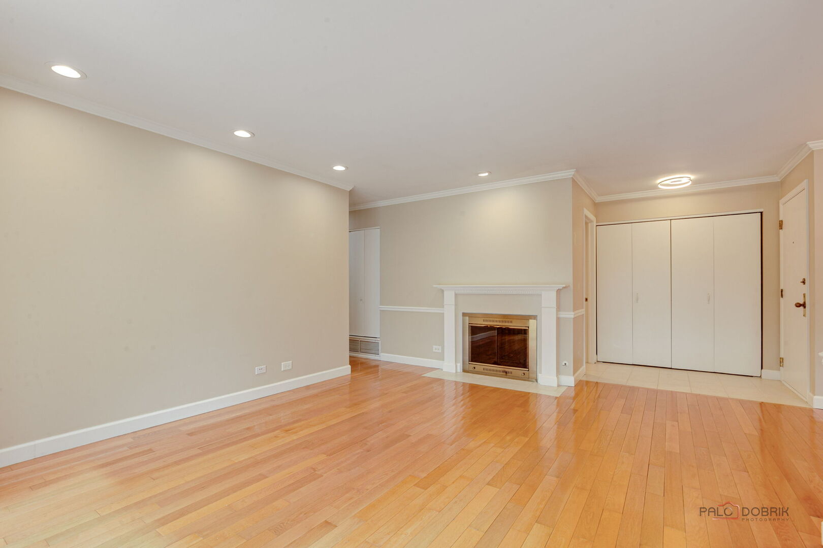585 Williamsburg Court #D2, Wheeling, IL 60090