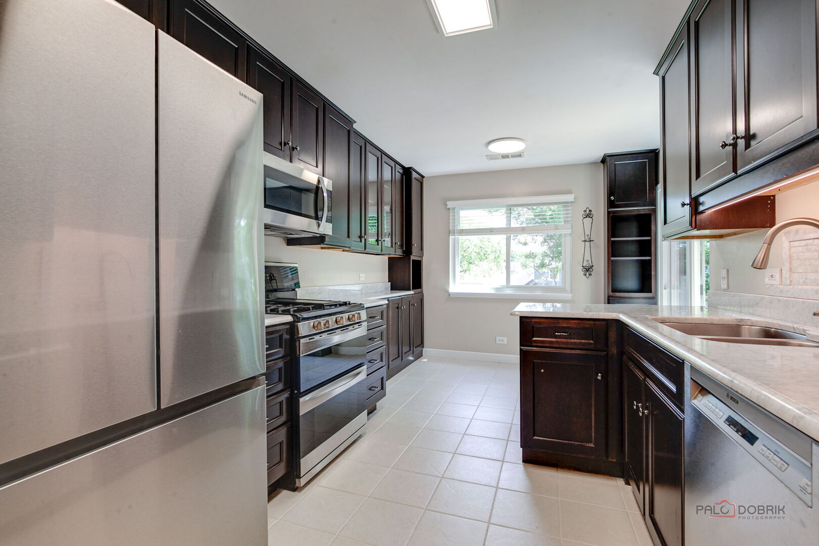585 Williamsburg Court #D2, Wheeling, IL 60090