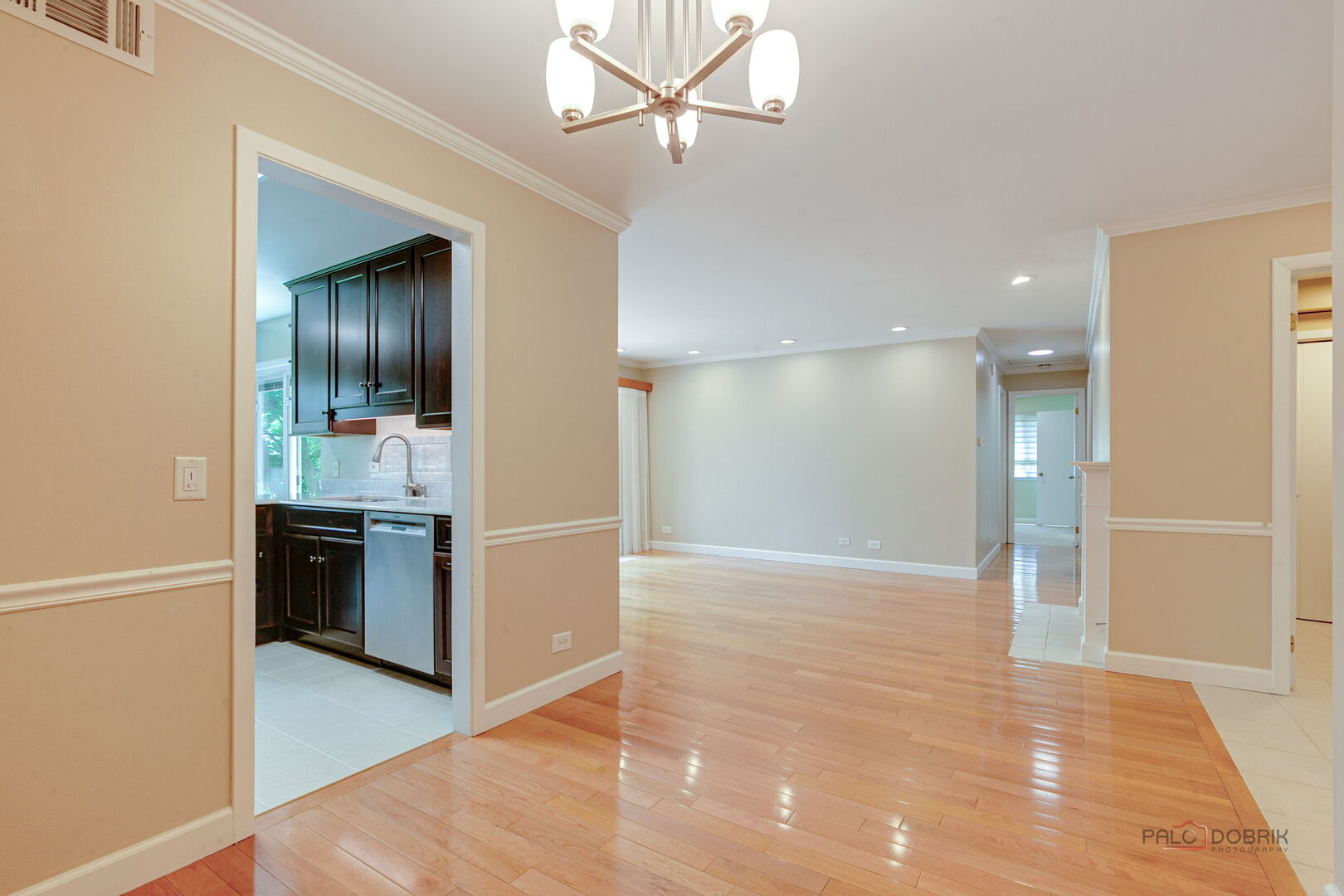 585 Williamsburg Court #D2, Wheeling, IL 60090