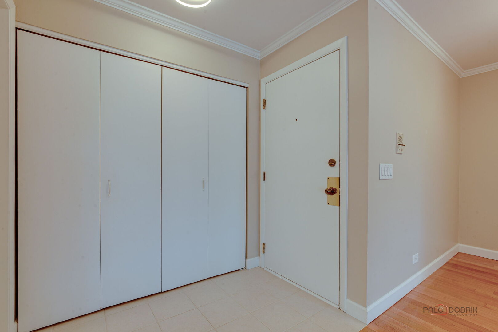 585 Williamsburg Court #D2, Wheeling, IL 60090