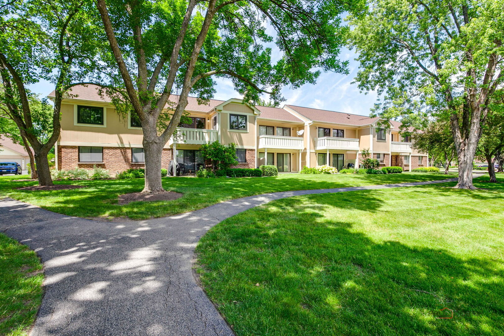585 Williamsburg Court #D2, Wheeling, IL 60090