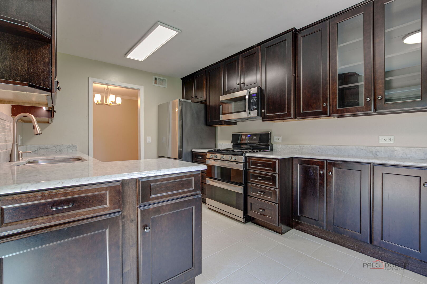 585 Williamsburg Court #D2, Wheeling, IL 60090