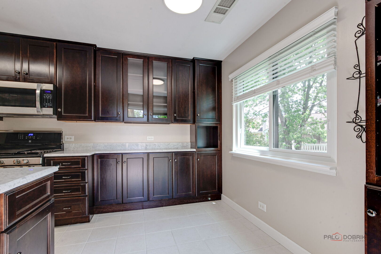 585 Williamsburg Court #D2, Wheeling, IL 60090
