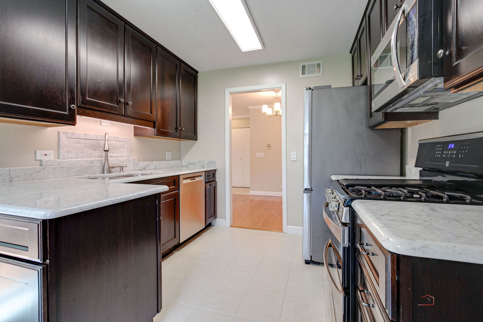585 Williamsburg Court #D2, Wheeling, IL 60090